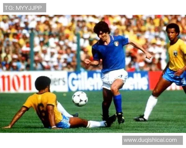 十二位足球明星的传奇故事与成就盘点，见证他们的辉煌与奋斗历程